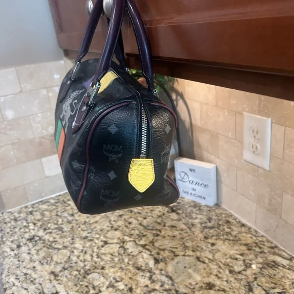 MCM Visetos Lion Princess Boston Bag Black in Leather - Picture 4 of 10